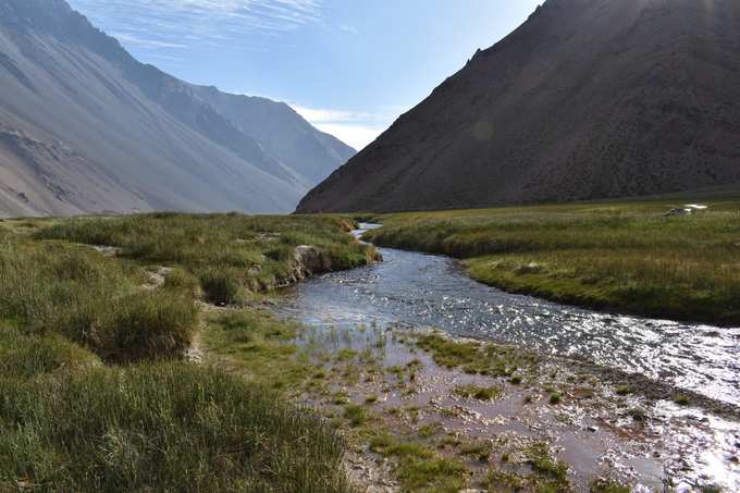 Valle y río en el Cajón del Maipo